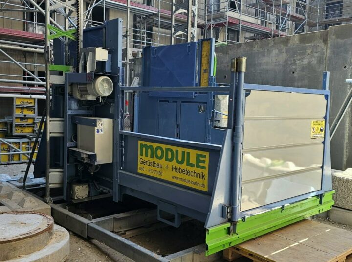 Hebetechnik im Einsatz von Module Berlin
